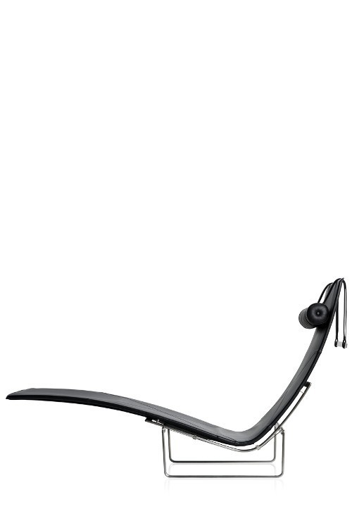 PK24™ leather long chair by Poul Kjærholm