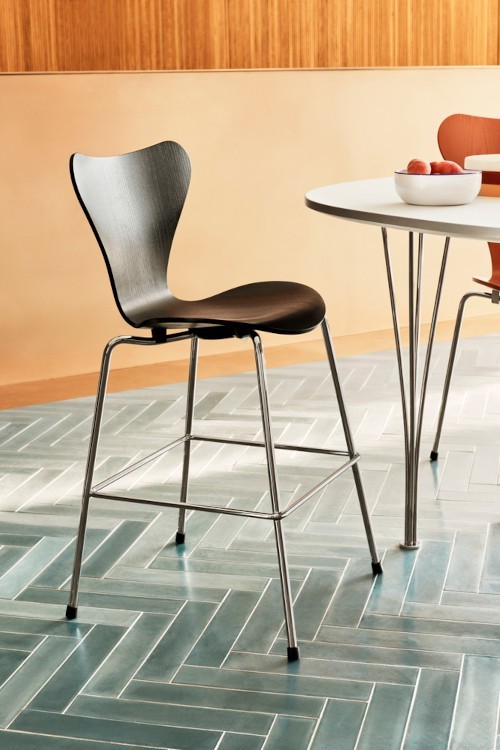 Siège de Bar Séries 7™ placage laqué par Arne Jacobsen