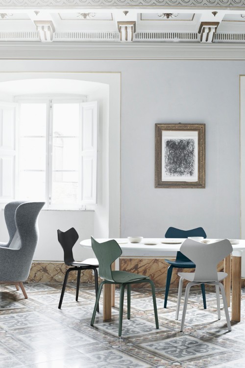 Siège GRAND PRIX™ Frêne teinté par Arne Jacobsen