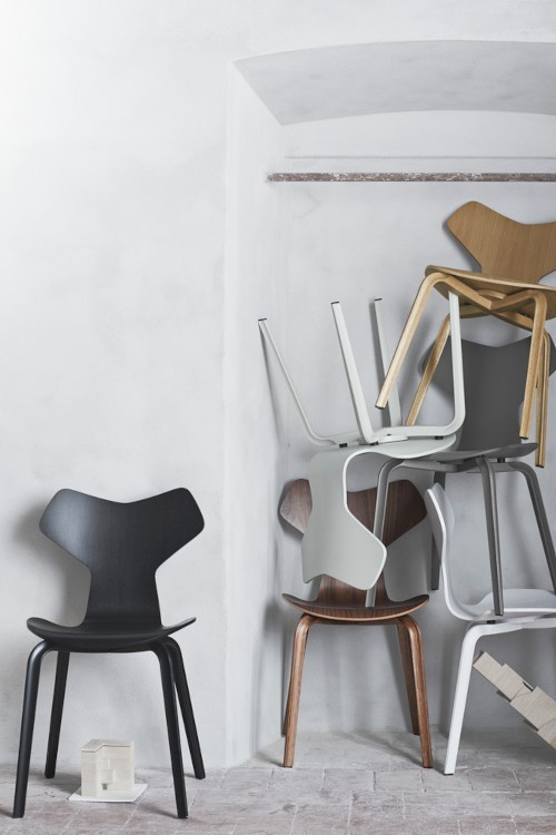 Siège GRAND PRIX™ Frêne teinté par Arne Jacobsen