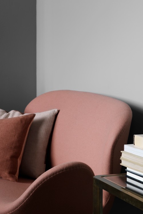 SWAN™ Leather Sofa by Arne Jacobsen