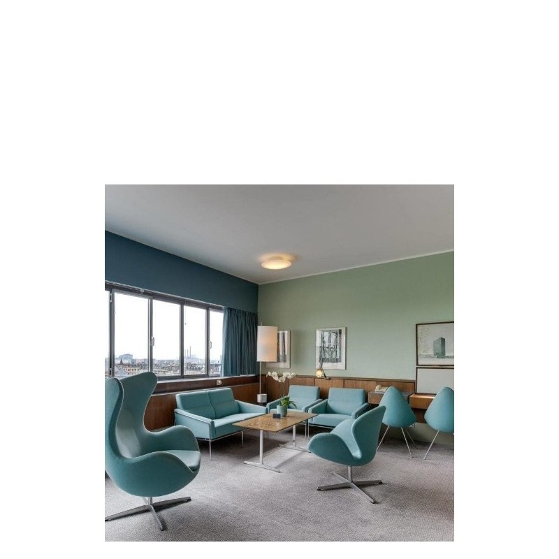 SERIES 3300™ leather 2-Seater by Arne Jacobsen