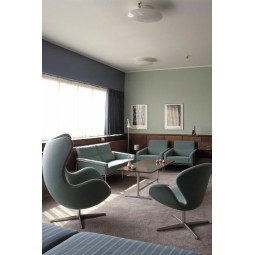 SERIES 3300™ leather 2-Seater by Arne Jacobsen