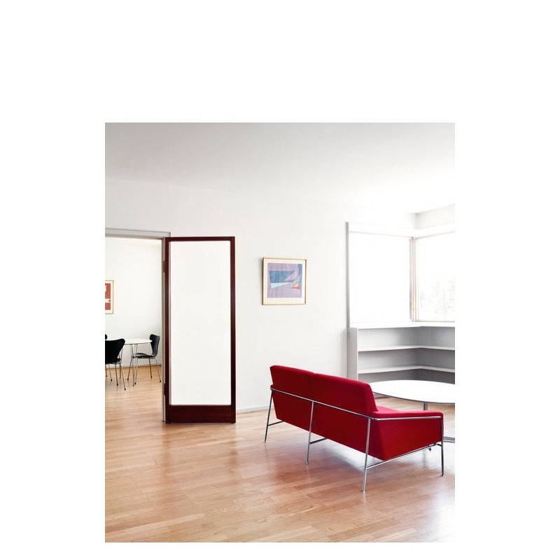 SERIES 3300™ leather 2-Seater by Arne Jacobsen