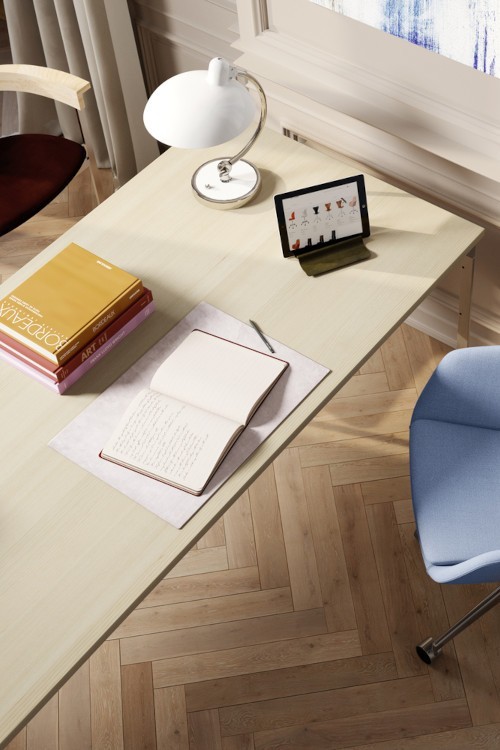 PK55™ Table by Poul Kjærholm