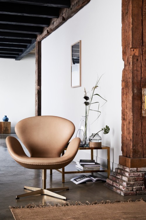 Fauteuil SWAN™ en cuir par Arne Jacobsen