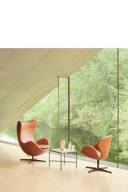 Fauteuil SWAN™ en cuir par Arne Jacobsen